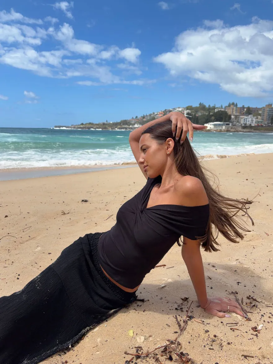 Design By Si Abigail off shoulder top - Sort Online