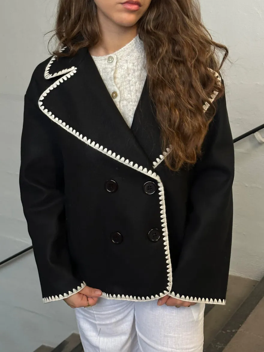 Design By Si Adele jakke med stitchings - Sort Clearance