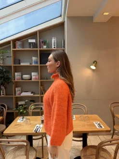 Design By Si Aire striktrøje med turtleneck - Orange Online