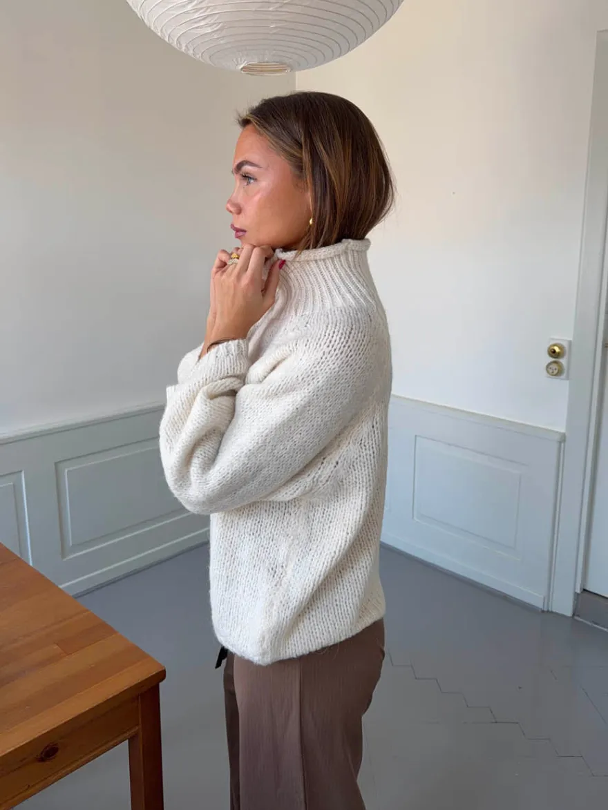 Design By Si Aire striktrøje med turtleneck - Off white Hot