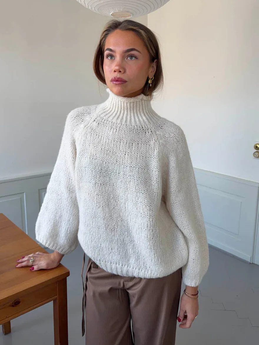 Design By Si Aire striktrøje med turtleneck - Off white Hot