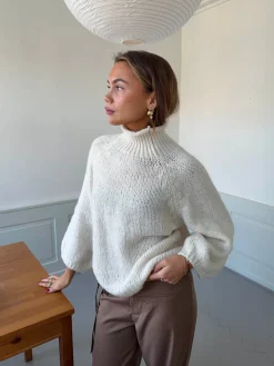 Design By Si Aire striktrøje med turtleneck - Off white Hot