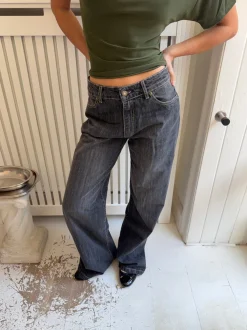 Design By Si Alaia lavtaljede jeans med lyn detalje - Grå denim Clearance