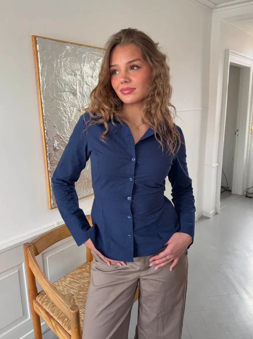 Design By Si Alberte figursyet skjorte - Navy New