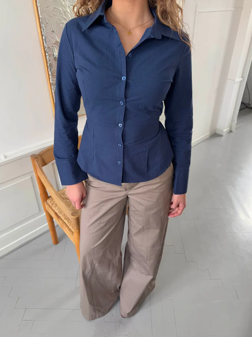 Design By Si Alberte figursyet skjorte - Navy New