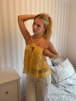 Design By Si Albertia top med blomst - Gul New