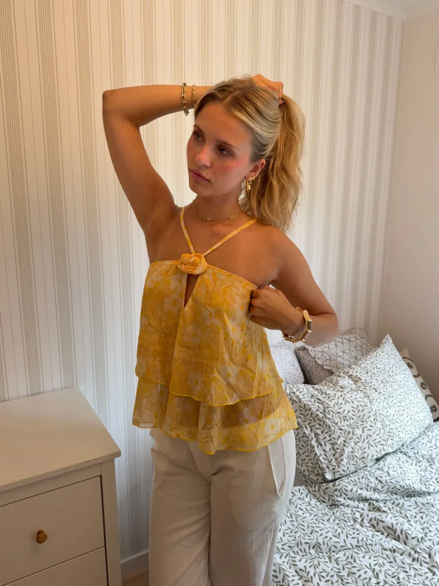 Design By Si Albertia top med blomst - Gul New