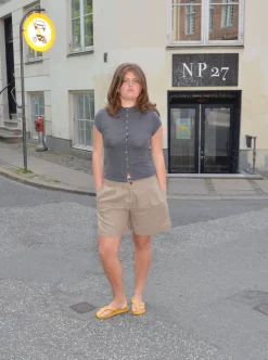 Design By Si Amaia bermudashorts med hvidt bånd - Beige Clearance