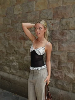 Design By Si Angelia top med polkaprikker - Sort/hvid Online