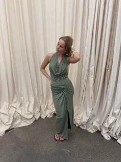 Design By Si Annlise maxikjole med knudedetalje - Sage grøn Outlet