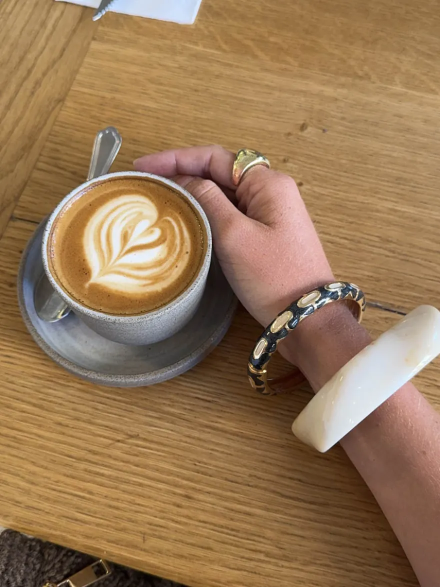 Design By Si Arna armbånd med mønster - Sort/guld Online