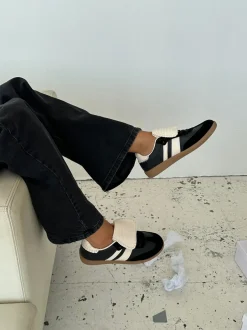Design By Si Astana sneakers med kappe - Sort