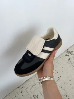Design By Si Astana sneakers med kappe - Sort