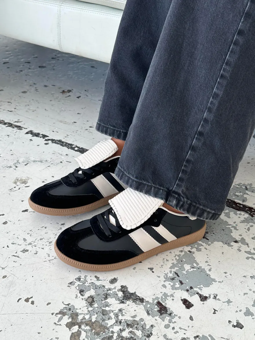 Design By Si Astana sneakers med kappe - Sort