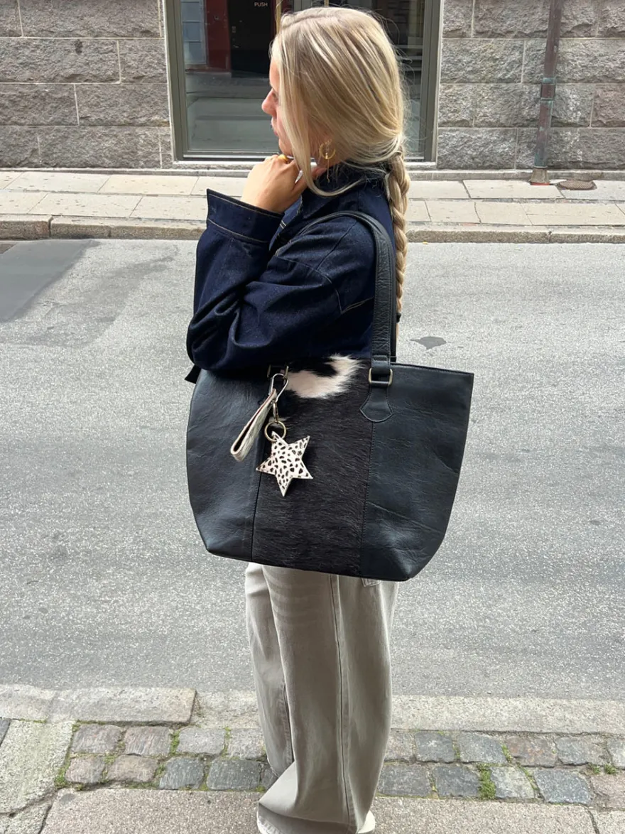 Design By Si Aurum taske i ko - Sort Online