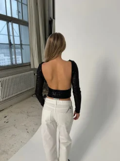 Design By Si Babette pallietbluse med åben ryg - Sort Online