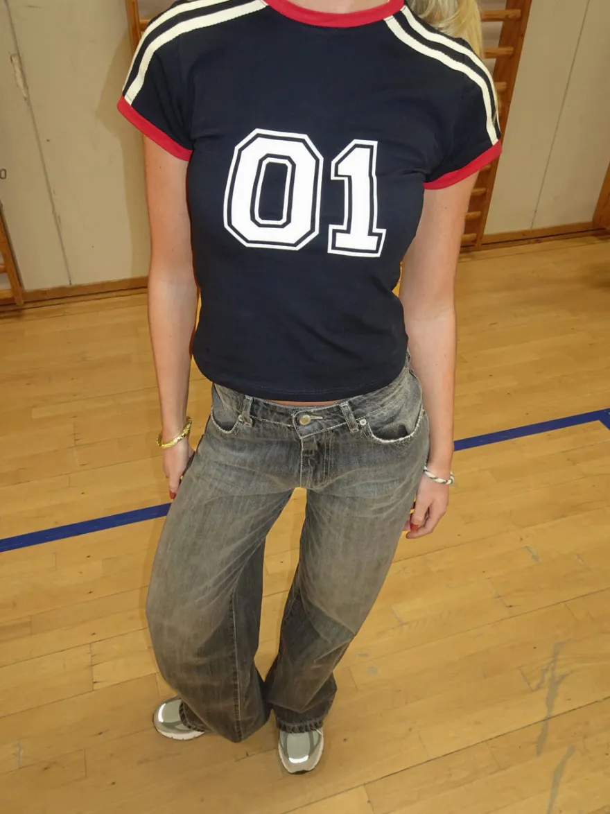 Design By Si 01 baby tee - Navy/rød/beige Clearance