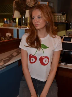 Design By Si 8-ball kirsebær baby tee- hvid New