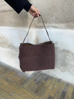 Design By Si Barcelona skuldertaske i ruskind - Mørkebrun Best