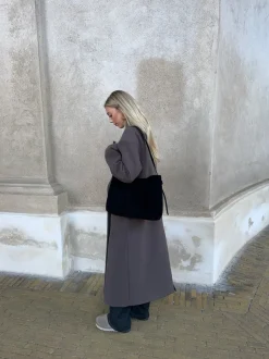 Design By Si Barcelona skuldertaske i ruskind - Sort Hot
