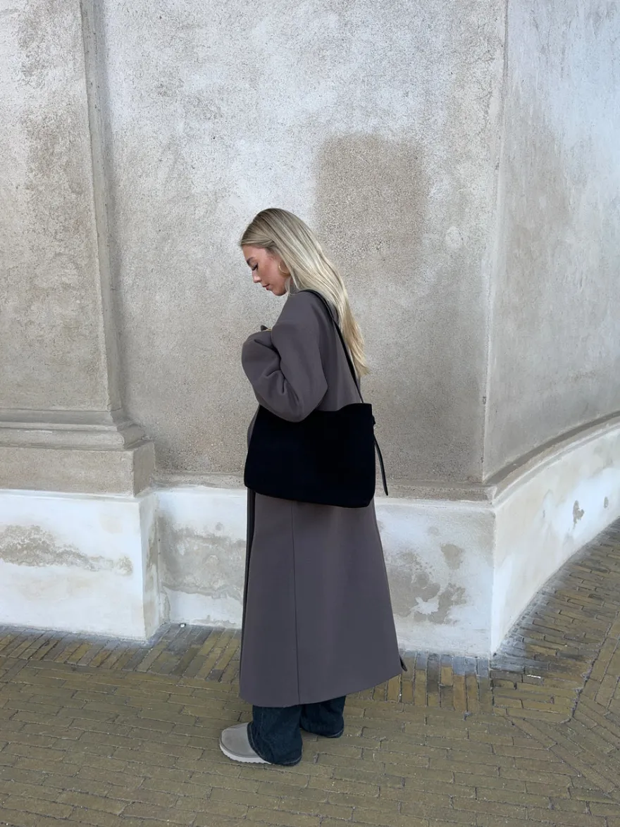 Design By Si Barcelona skuldertaske i ruskind - Sort Hot