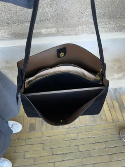 Design By Si Barcelona skuldertaske i ruskind - Sort Hot