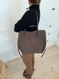 Design By Si Bergen skuldertaske i ruskind - Brun Outlet