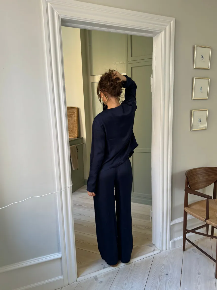 Design By Si Callie satin cardigan - Navy Online