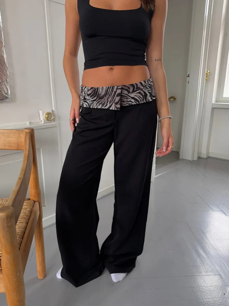 Design By Si Calsia suitbukser med zebra print - Sort/brun Discount