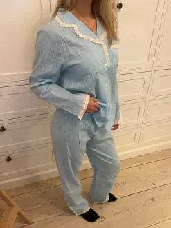 Design By Si Carol pyjamas sæt med blonder - Lyseblå Best