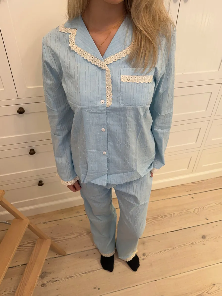 Design By Si Carol pyjamas sæt med blonder - Lyseblå Best