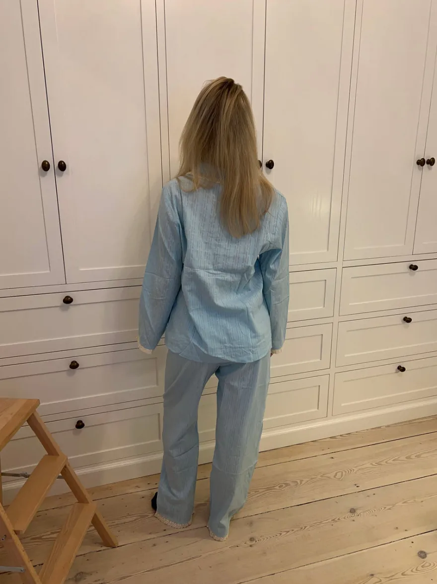 Design By Si Carol pyjamas sæt med blonder - Lyseblå Best