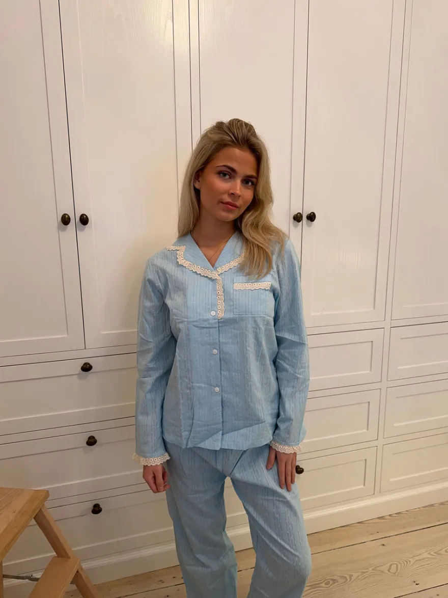 Design By Si Carol pyjamas sæt med blonder - Lyseblå Best