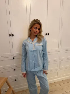 Design By Si Carol pyjamas sæt med blonder - Lyseblå Best