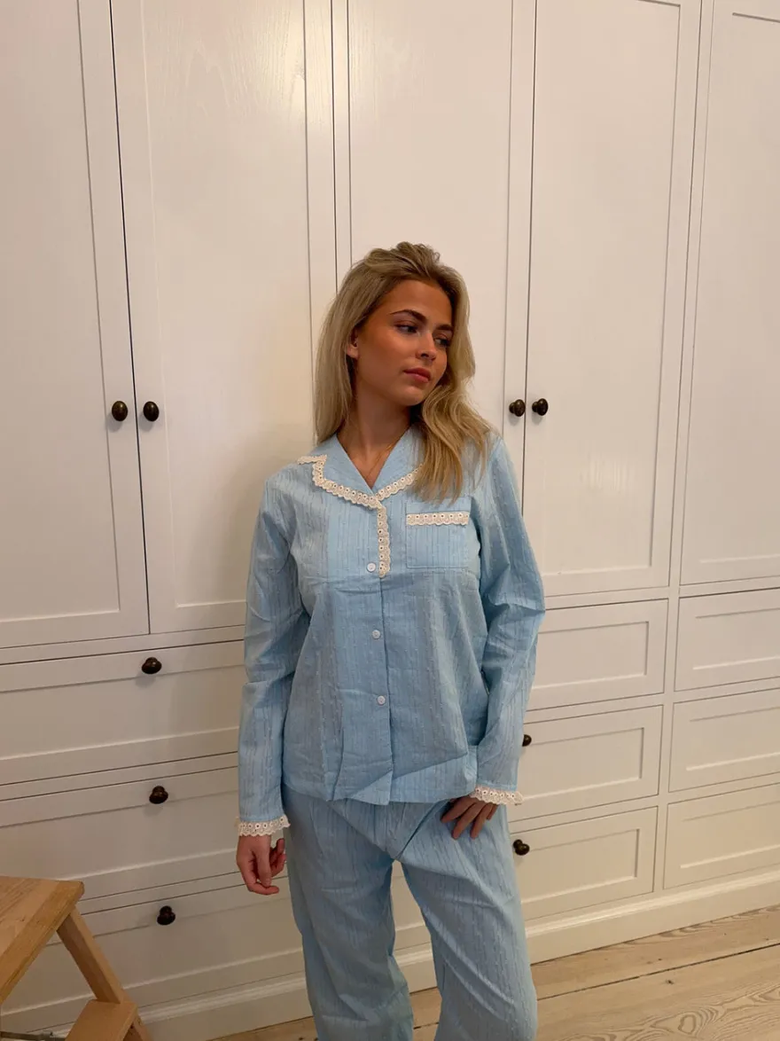 Design By Si Carol pyjamas sæt med blonder - Lyseblå Best