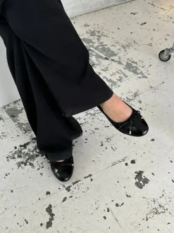 Design By Si Cetinje ballerina sko med skøjfe - Sort Hot