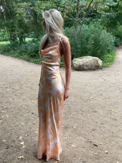 Design By Si Charline satinkjole - Hvid/orange Best