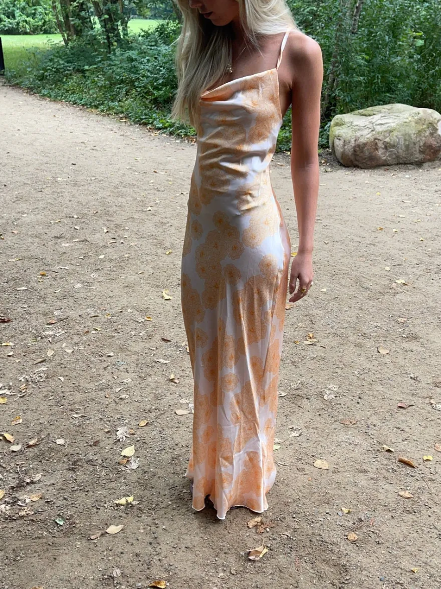 Design By Si Charline satinkjole - Hvid/orange Best