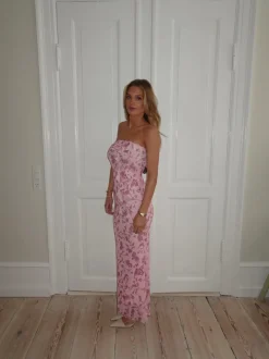 Design By Si Charlot maxikjole med blomster - Lyserød Hot
