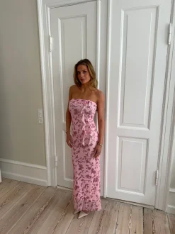 Design By Si Charlot maxikjole med blomster - Lyserød Hot