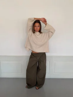 Design By Si Cholana striktrøje med åben ryg - Beige Online