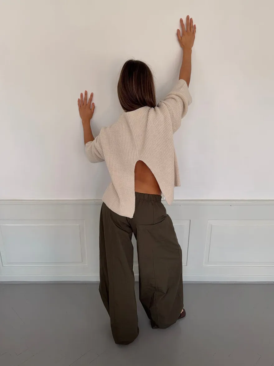 Design By Si Cholana striktrøje med åben ryg - Beige Online