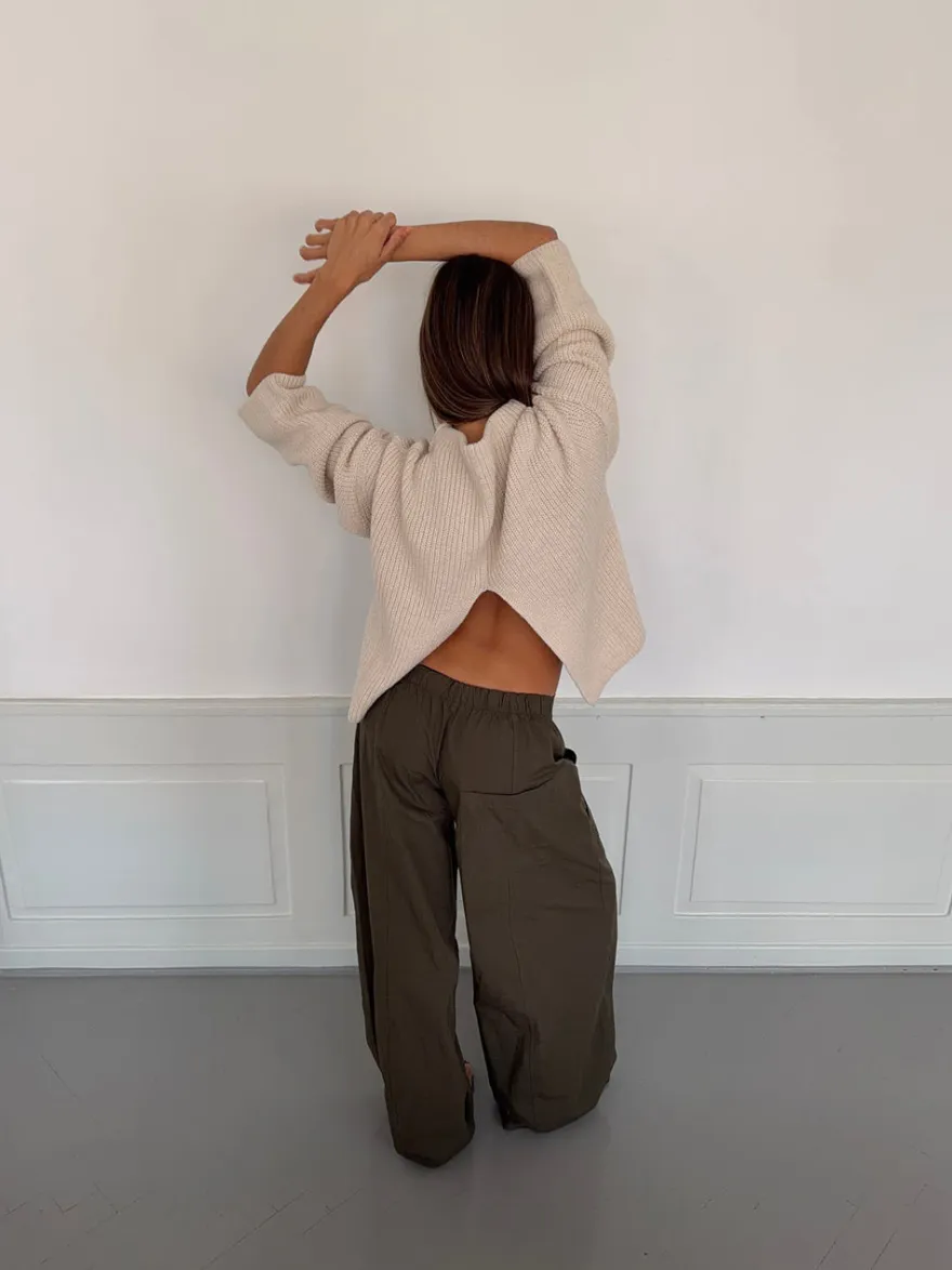 Design By Si Cholana striktrøje med åben ryg - Beige Online