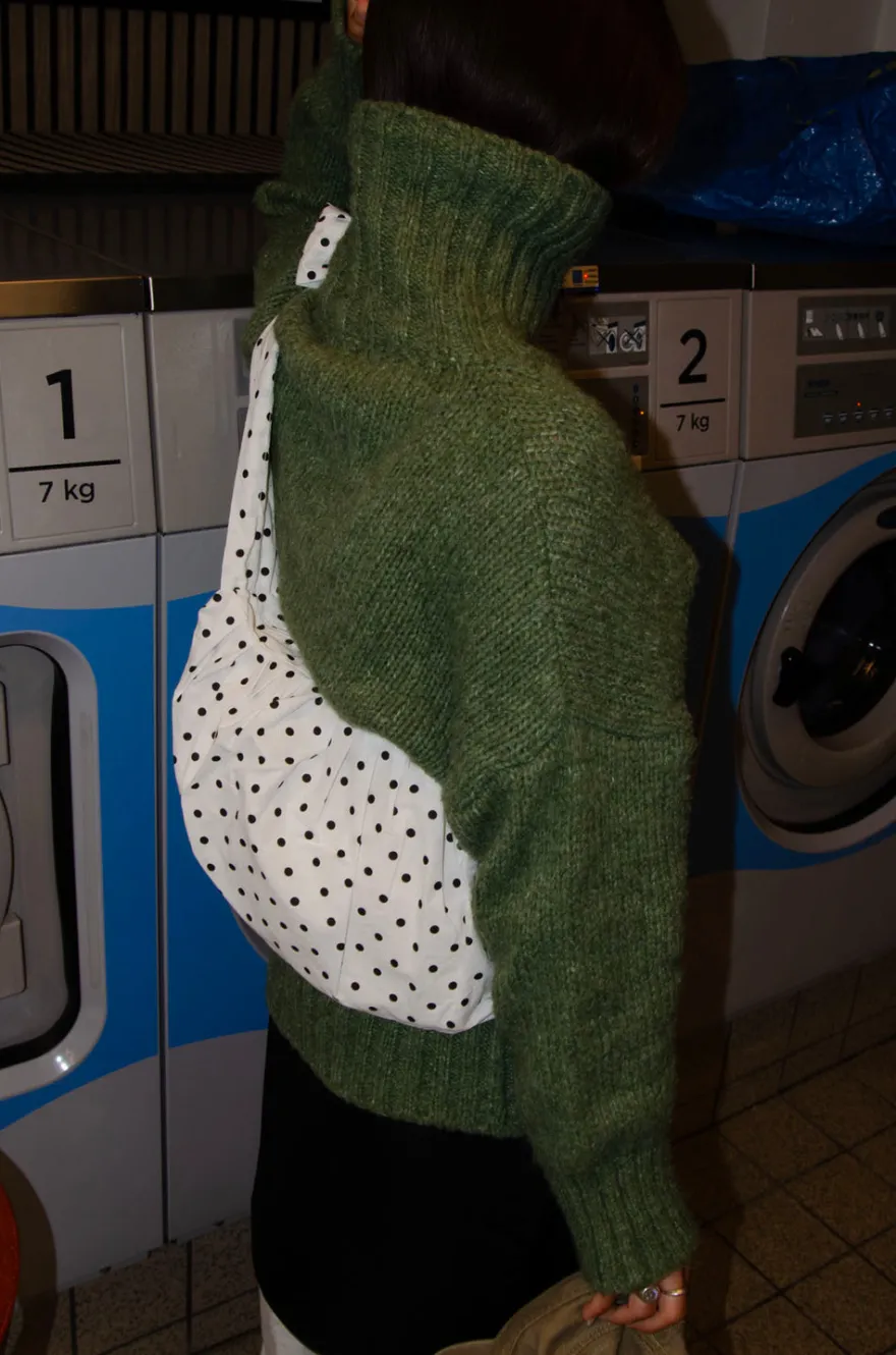 Design By Si Cia skuldertaske med polka prikker - Hvid Clearance