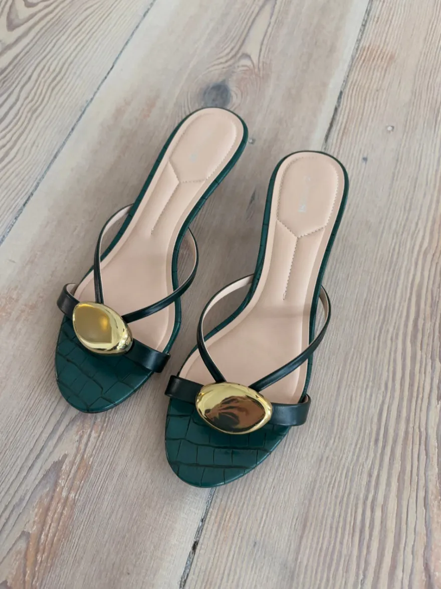 Design By Si Cleopatra minihæle med gulddetalje - Grøn Outlet