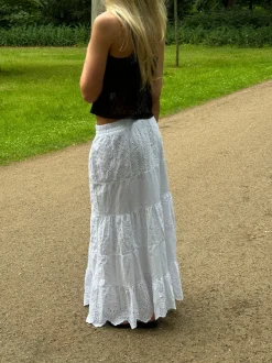 Design By Si Cleotilde lang nederdel med broderi - Hvid