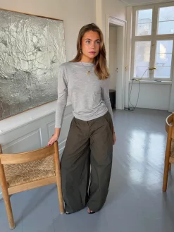 Design By Si Cornelia bluse med åben ryg - Lysegrå Outlet