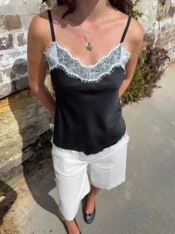 Design By Si Daniana satintop med blonder - Sort Sale