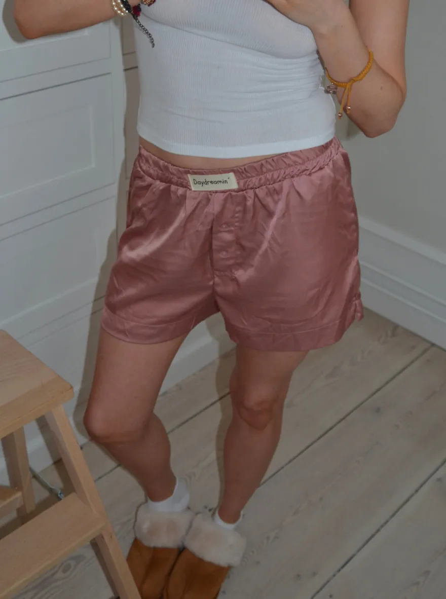 Design By Si Day dreamin' pyjamasshorts i satin - Rosa Sale