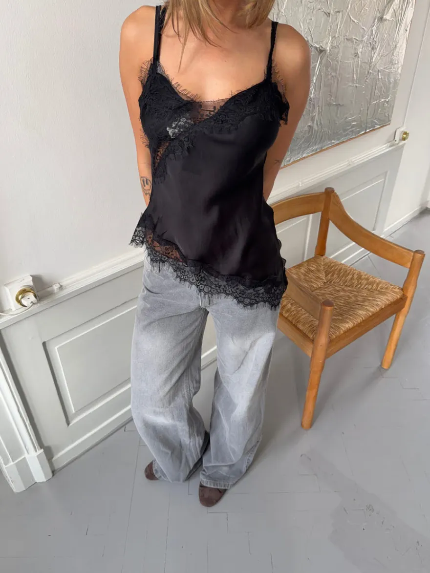 Design By Si Dixia asymmetrisk top med blonder - Sort Outlet